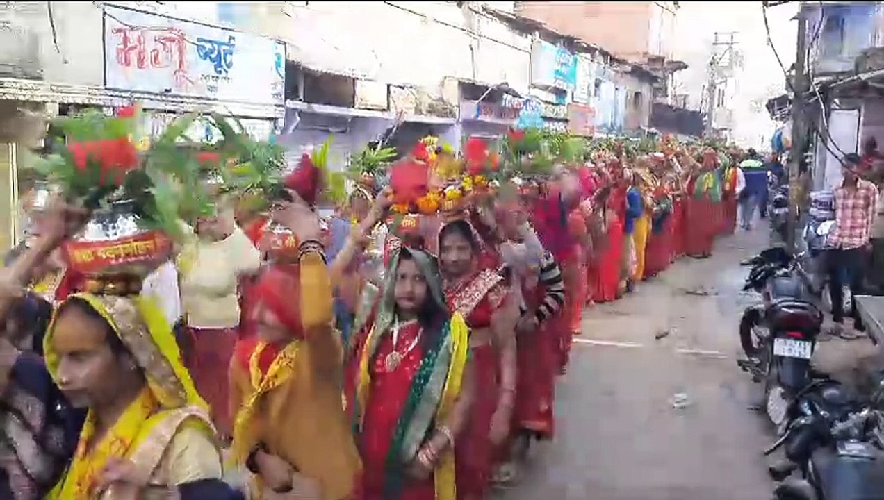 कलश यात्रा: गूंजे जयकारे, सजीव झांकियों ने मोहा मन
