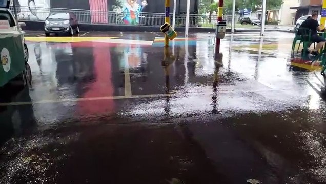 Molhou! Feirantes pedem melhorias na estrutura da Feira do Teatro