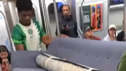 Incredible NYC Subway Stunt: Two Guys Carry a Sofa into a Train 🚇