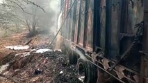 बोलेरो व ट्रक की आमने-सामने भिड़ंत, हादसे के बाद ट्रक में लगी आग