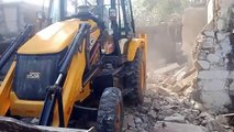 रेलवे ने कंडम भवन के कमरे तोड़े, नई पार्किंग का होगा निर्माण....देखें वीडियो