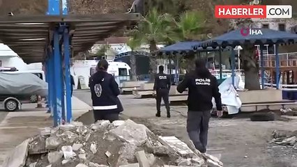 Antalya'da Denizde Hareketsiz Bulunan Şahıs Hayatta Tutuldu