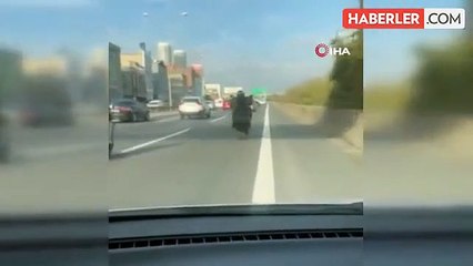 İstanbul'da trafikte ön tekerleği kaldırarak giden motosiklet sürücüsüne ceza