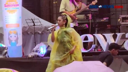 Salut, Ziva Magnolya Rela Nyanyi Sambil Kehujanan Demi Hibur Penonton