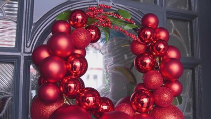 How to make a Christmas bauble wreath I Ideal Home