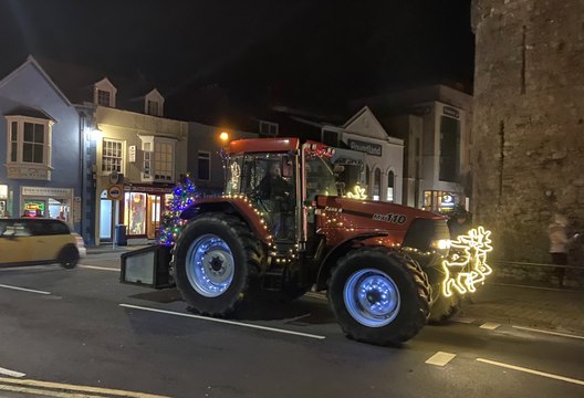 Watch hundreds of illuminated vehicles join the Pembrokeshire Christmas Convoy fundraiser around Tenby and Saundersfoot