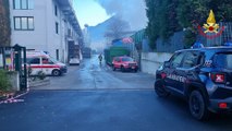 Incendio a Colico, allarme diossina: ''Finestre chiuse e attivit? all'aperto vietate''