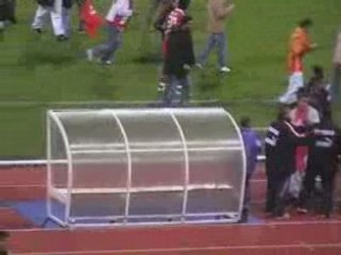 Envahissement du terrain Tunisie - RD congo A CHARLETY 2005