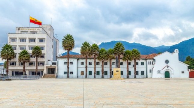 Desde el Concejo de Bogotá denuncian sobrecostos en compra de sillas para una alcaldía local