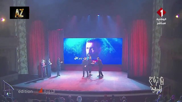 لحظة تسلم الجائزة لنجم امين زندكانى والنجمة الهام حميدى فى حفل إفتتاح أيام قرطاج المسرحية الدورة الرابعة والعشرين