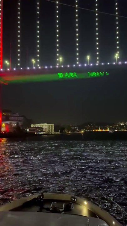 İHD İstanbul şubesinden İstanbul Boğazı'nda İnsan Hakları Günü mesajı: İnsan, haklarıyla insandır