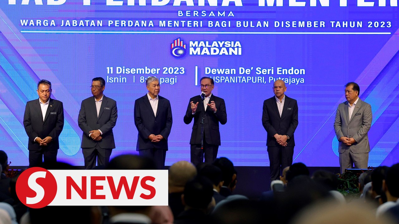 PM wants civil servants to continue excelling in 2024