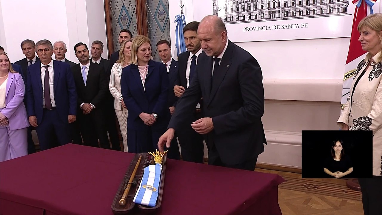 Perotti entrego los atributos a Pullaro