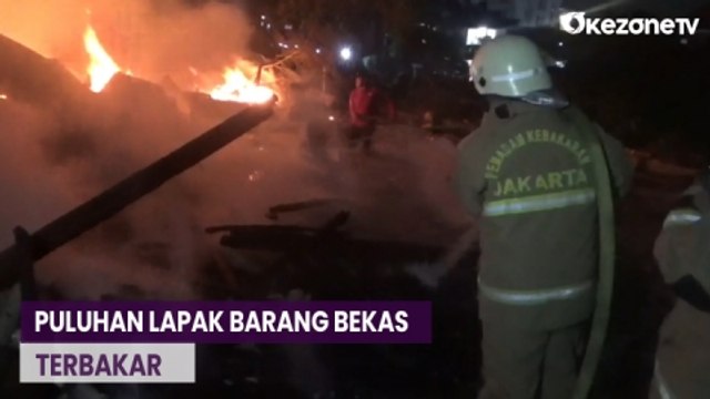 Kebakaran Hebat Landa Puluhan Rumah dan Lapak Barang Bekas di Jaksel