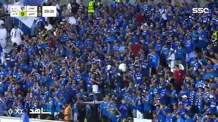 دوري روشن السعودي  ميتروفيتش بالرأس يفتتح أول أهداف الهلال على الخليج