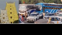 Karthika Somavaram శ్రీశైలం నుండి హాటకేశ్వరం వరకు భారీగా నిలిచిన వాహనాలు | Telugu OneIndia