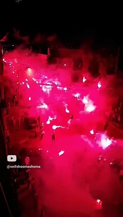 عمرك شوفت فرح فيه كمية الشماريخ والانوار هذه فى الشارع كله والعاب نارية ايضا سوف تفاجىء بهذا وتندهش
