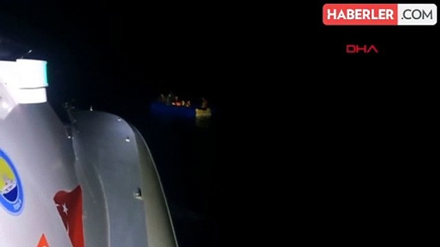 Yunan unsurlarınca Türk kara sularına itilen 17 kaçak göçmen kurtarıldı