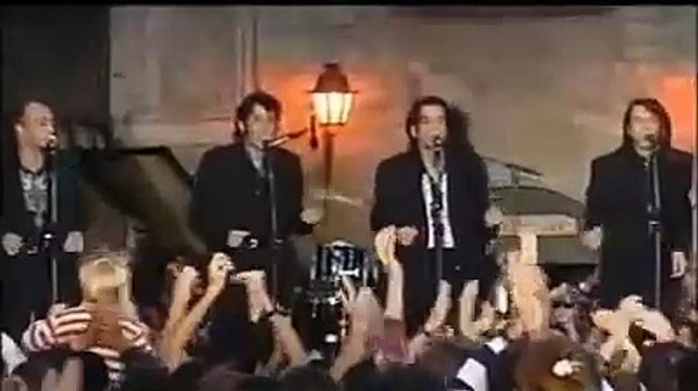 Pow Wow interprète son tube Le chat en live