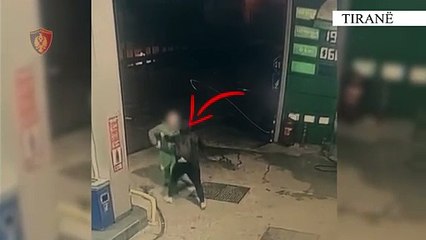 2 të rinj vjedhin xhiron ditore të karburantit në Selitë, dalin pamjet kur 22-vjeçari dhunon punonjësin e subjektit