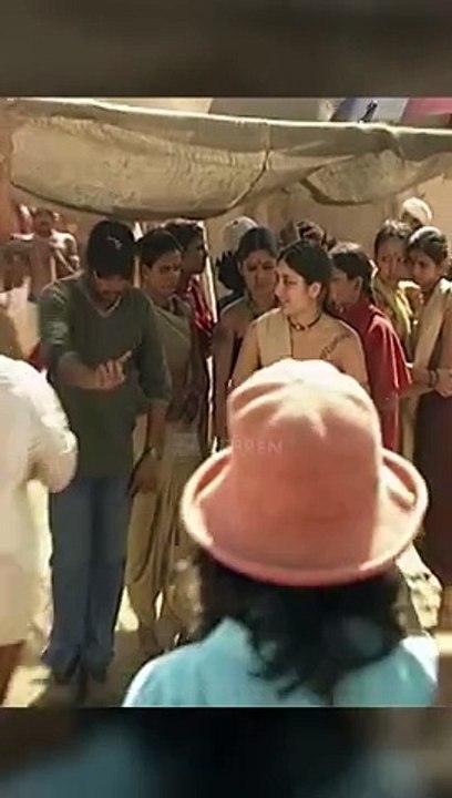 Kareena Kapoor's BTS Dance Rehearsal Specials Direct From Asoka Sets