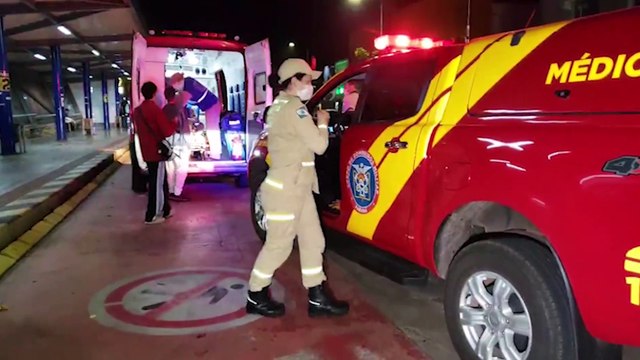 Com o rosto ensanguentado, morador de rua é socorrido pelo Siate na Avenida Brasil