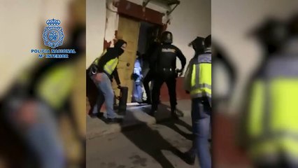 Detenidos por formar cuadrillas de aceituneros extranjeros sin papeles a los que alojaban "en pésimas condiciones"