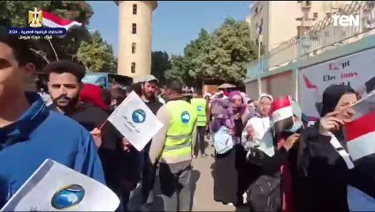 اصطفاف كبير من الناخبين أمام إحدى اللجان بحي السيدة زينب