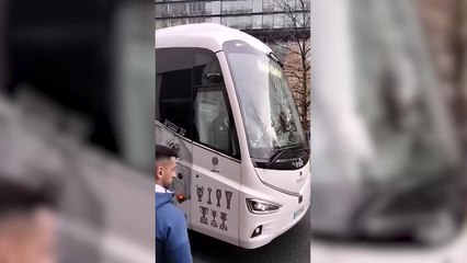 Video herunterladen: La llegada del Madrid a Berlín: Kroos, Ancelotti y Bellingham los más aclamados