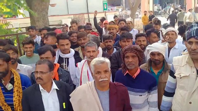 मजदूरों ने कलक्ट्रेट में किया प्रदर्शन: आरोपियों पर कार्रवाई की मांग, मिट्टी खननकर्ताओं पर नहीं हुई कार्रवाई