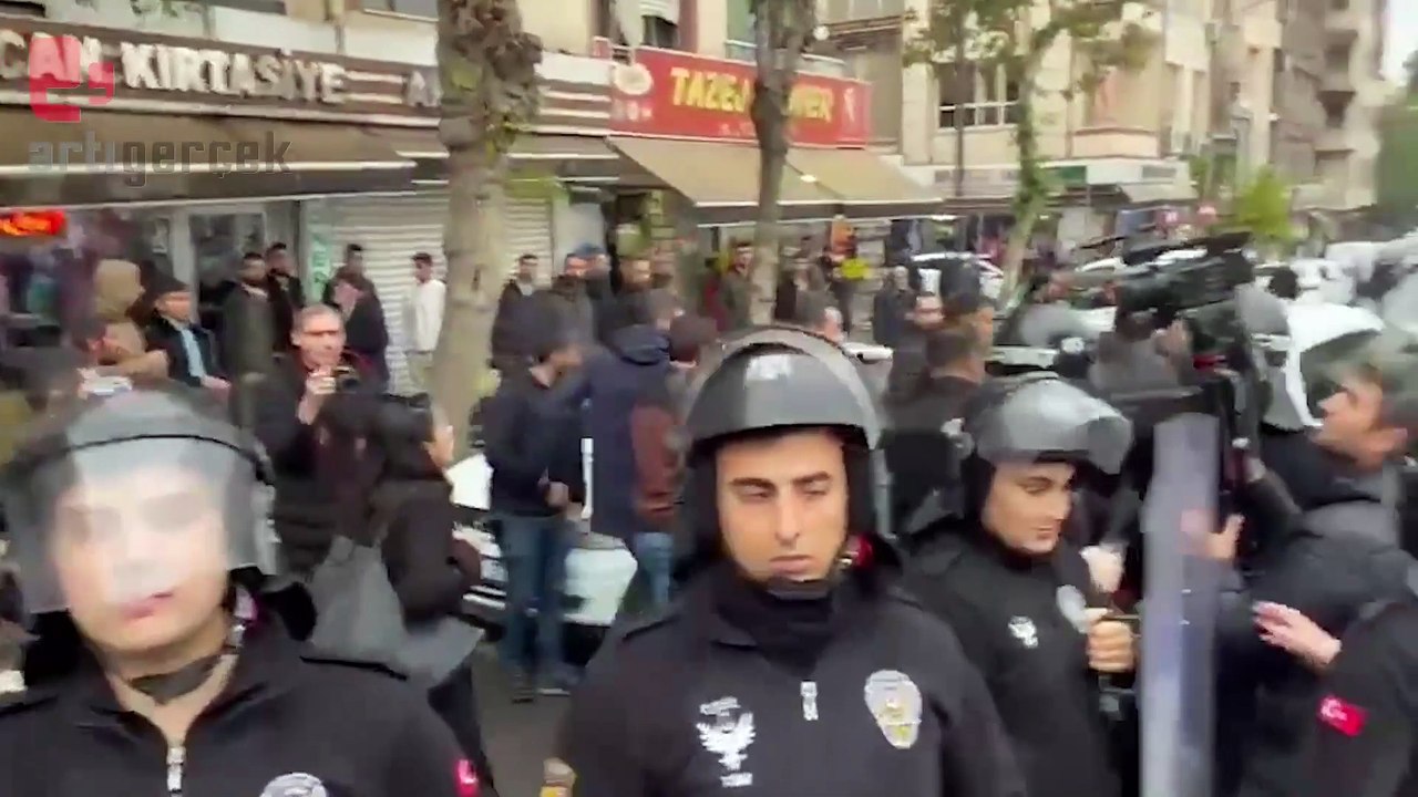 Özak işçilerinin direnişinde yine gözaltı... BİRTEK SEN Genel Başkanı Türkmen ve  örgütlenme uzmanı Ayçiçek gözaltına alındı  | Haber: Ali GÜZEL 