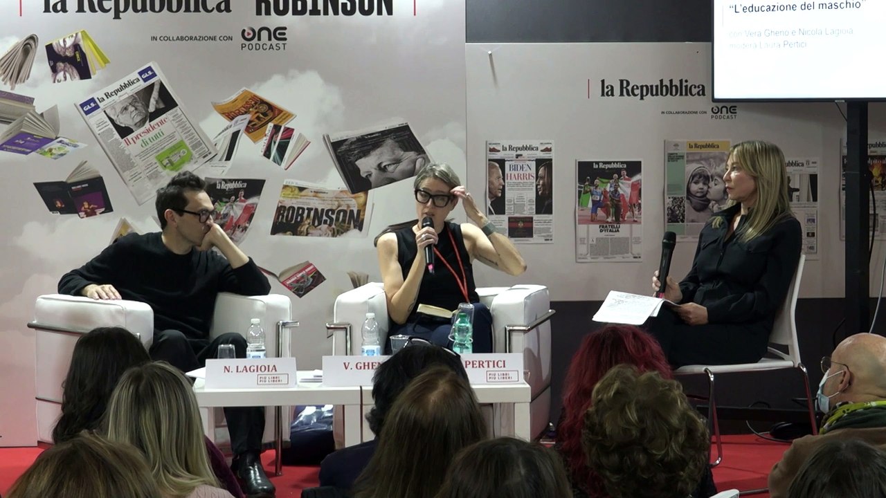 PLPL, Vera Gheno: "Vogliono rimettere le donne a fare solo figli". E poi "imita" Giorgia Meloni