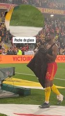 Le geste magnifique de Kévin Danso à un supporter ! (même blessé)