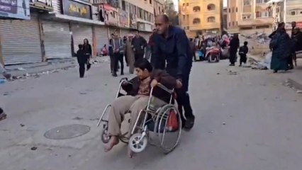 الاحتلال يشرد نازحين من مدرسة للأونروا في جباليا ويعتقل الرجال والمسنين