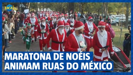 Papais-Noéis fazem maratona animada no México