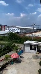 Parkir motor di depan kos-kosan lantai 3, kok bisa?