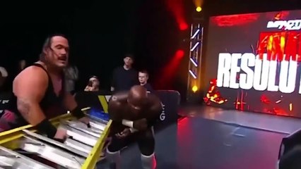 Street Fight - Moose vs Rhino