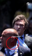 La reacción de Milei tras el botellazo: "¿Qué voló?"