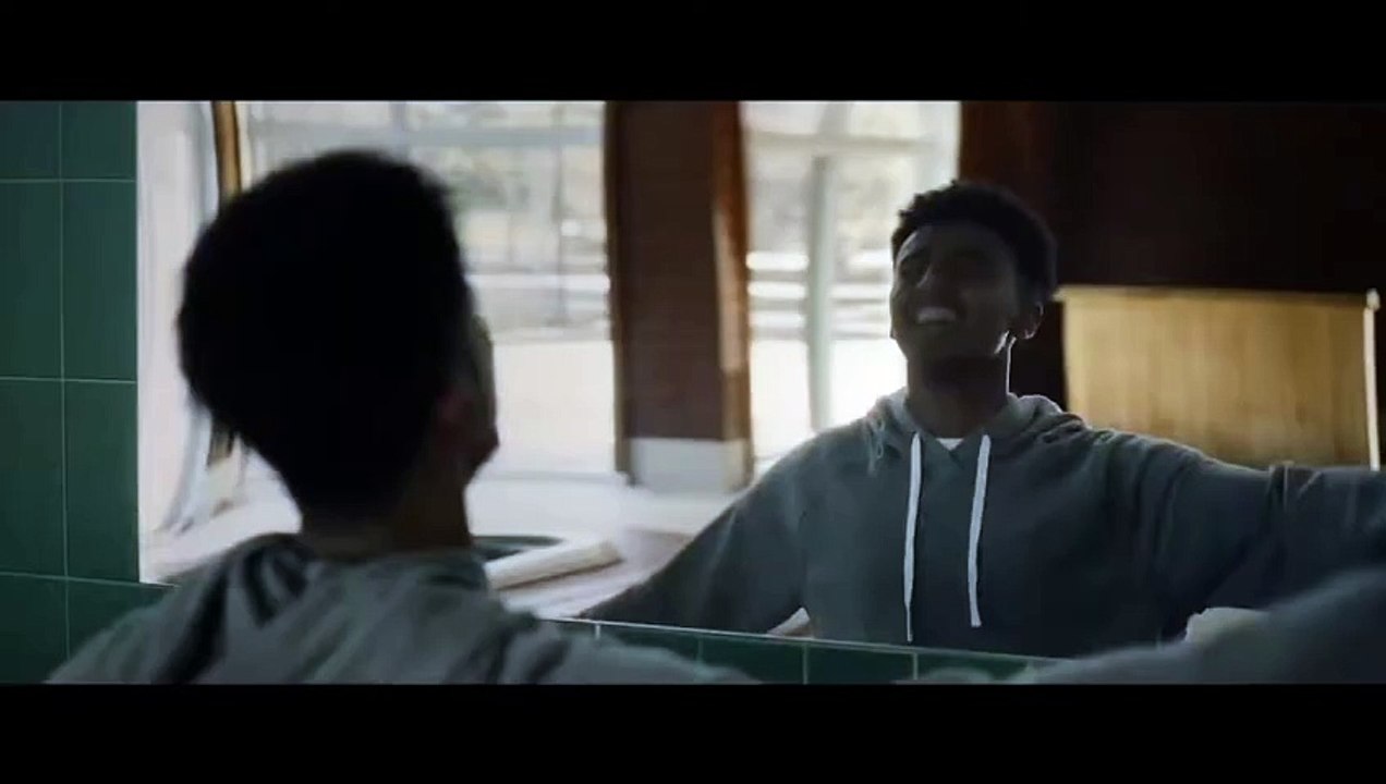 Derrière toi Bande-annonce (EN)