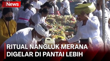 Umat Hindu Gelar Ritual Nangluk Merana di Pantai Lebih Bali untuk Keseimbangan Alam