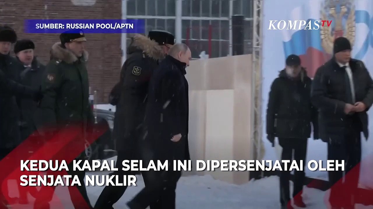 Momen Putin Rilis 2 Kapal Selam Bersenjata Nuklir di Bawah Guyuran Salju