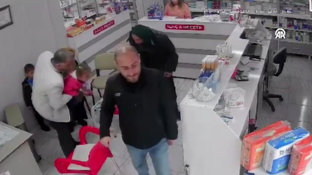 Boğazına şeker kaçan çocuk, Heimlich manevrasıyla kurtarıldı