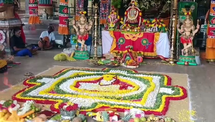 சோமவாரத்தை முன்னிட்டு இருக்கன்குடி மாரியம்மன் கோவிலில் 1008 சங்காபிஷேகம்; திரளான பக்தர்கள் பங்கேற்பு