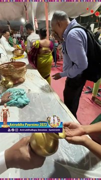 Shraddhavans receiving Appe Prasad _ Aniruddha Pournima Utsav 2023 _ Sadguru Aniruddha Bapu