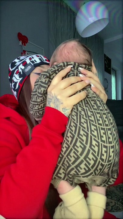 Laura Maisano, la fidanzata del rapper Shiva, con il piccolo Draco ...