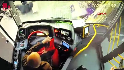 Bahçelievler'de yolcu otobüsü kazası... 'Şoförün uyuduğunu gördüm'