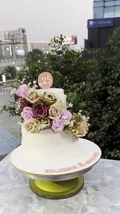 Online Eggless Flower Cake
