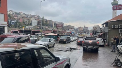 Trabzon'da su borusu patladı: Yollar göle döndü, iş yerlerini su bastı