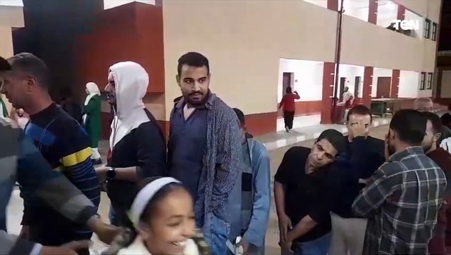 طوابير الناخبين أمام اللجان قبل إغلاق باب التصويت فى ثالث أيام الانتخابات بأسوان