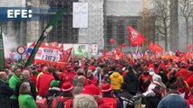 Miles de personas se manifiestan en Bruselas contra la austeridad y por la justicia social